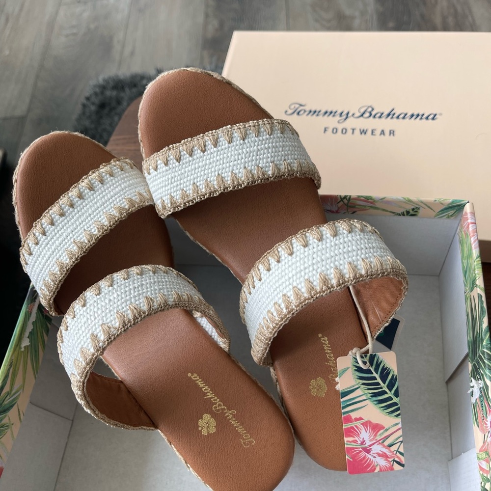 Tommy Bahama Women's Tan and White Sandals
